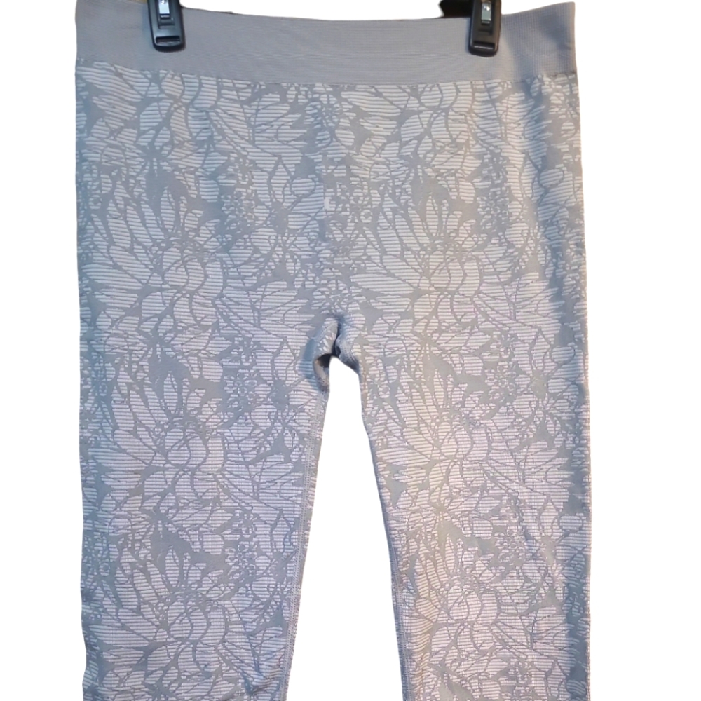 Women's Fabletics Grey Leggings Cropped XL